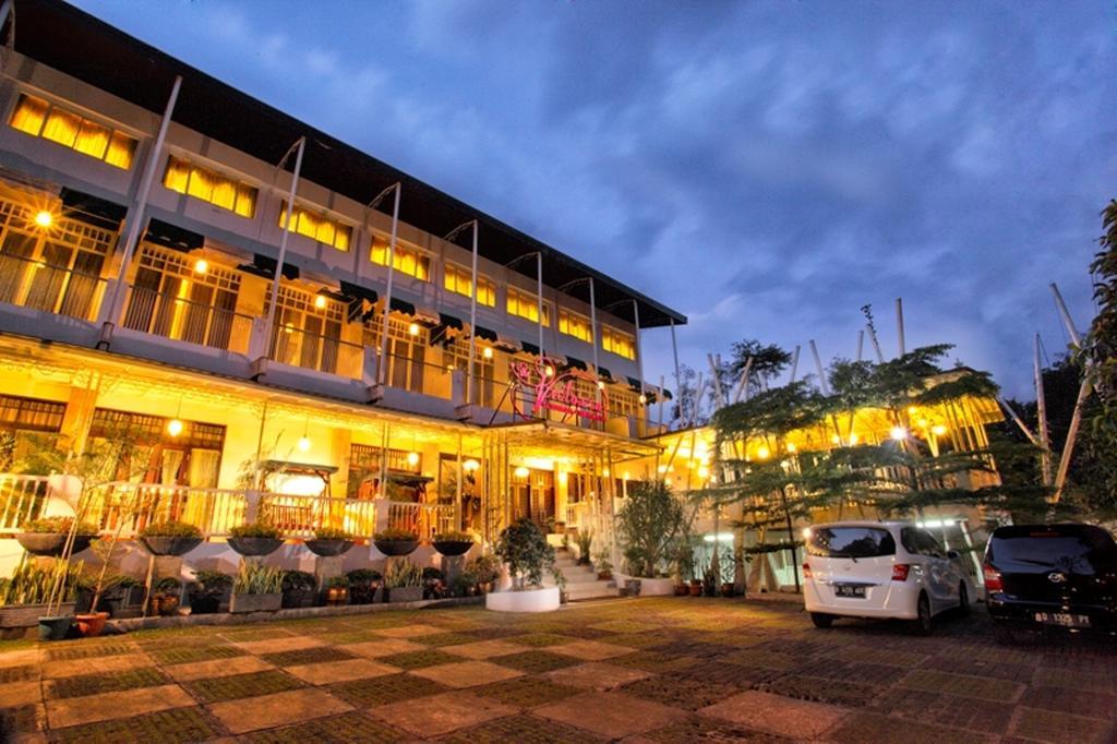 The Victoria Guesthouse Bandung Eksteriør billede